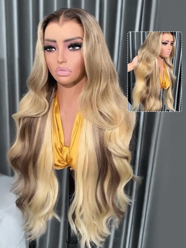 THE SIENNA 
Ash Blonde Melt Wave Wig